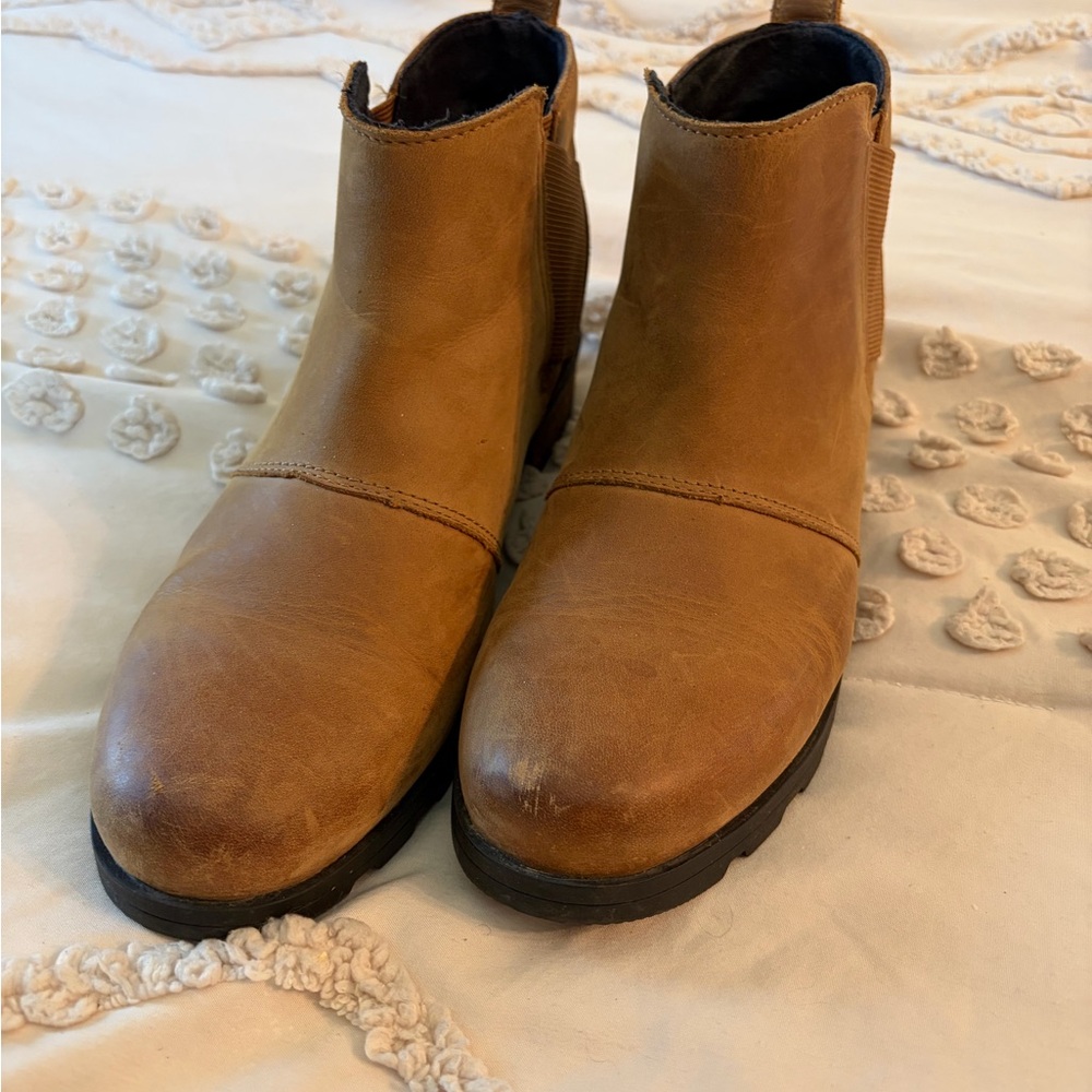 Sorel Women's Tan Chelsea Ankle Booties
